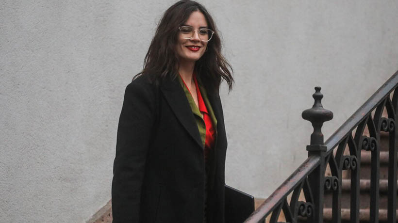 Camila Vallejo regresó a La Moneda tras postnatal: "No me voy a ninguna parte" Camila Vallejo regresó a La Moneda tras postnatal: "No me voy a ninguna parte"