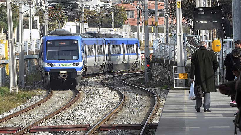 Diputado PC pide sesión especial en la Cámara por futuro del tren Santiago-Valparaíso Diputado PC pide sesión especial en la Cámara por futuro del tren Santiago-Valparaíso