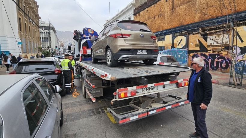 Realizan fiscalización de vehículos mal estacionados en el casco histórico de Antofagasta Realizan fiscalización de vehículos mal estacionados en el casco histórico de Antofagasta