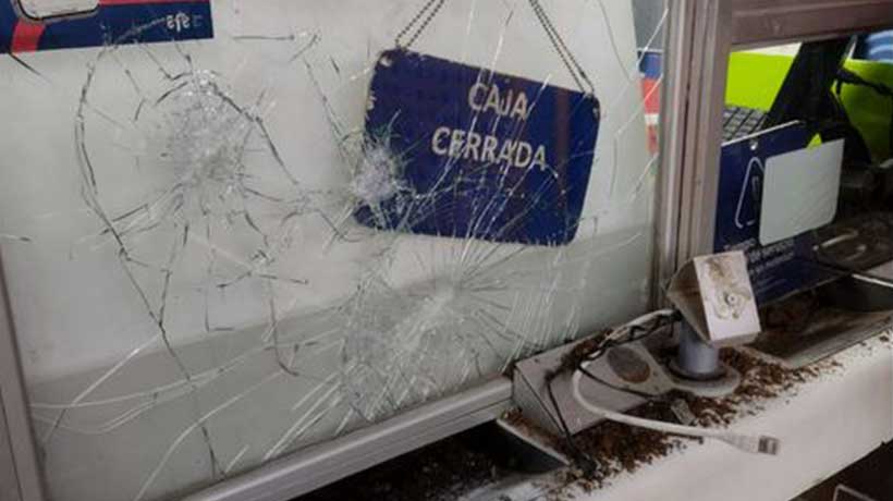 Un adolescente y dos adultos detenidos por daños a estación de metro en Villa Alemana Un adolescente y dos adultos detenidos por daños a estación de metro en Villa Alemana