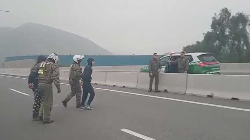 Carabineros captura a tres personas por robo de semáforos y focos del alumbrado público en San Felipe Carabineros captura a tres personas por robo de semáforos y focos del alumbrado público en San Felipe