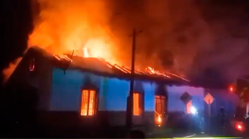 [VIDEO] Hombre falleció durante incendio que afectó a su vivienda en Santa María