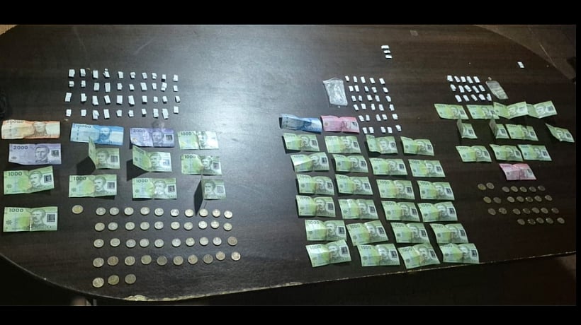 En plena transacción de drogas en la plaza Camahueto de Puerto Montt detuvieron a 5 personas En plena transacción de drogas en la plaza Camahueto de Puerto Montt detuvieron a 5 personas