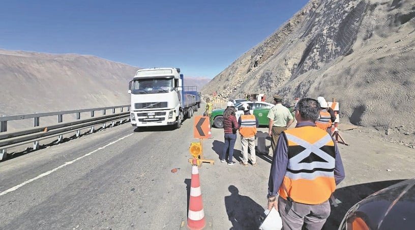 Senapred declara alerta amarilla y cierra parcialmente ruta por derrumbes en Cuesta Chinchorro Senapred declara alerta amarilla y cierra parcialmente ruta por derrumbes en Cuesta Chinchorro