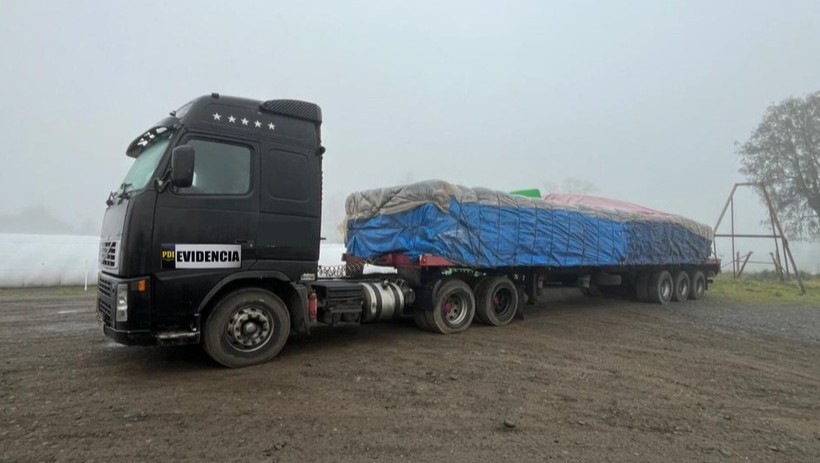 Detienen a 3 personas y recuperan camión con más de 43 mil kilos de maíz sustraídos en La Unión Detienen a 3 personas y recuperan camión con más de 43 mil kilos de maíz sustraídos en La Unión