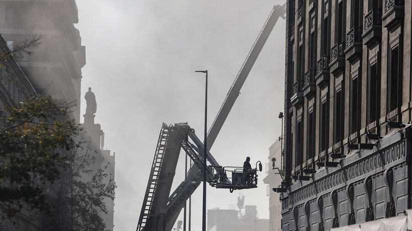 Desbordes dijo que edificio incendiado es una construcción antigua con problemas de infraestructura Desbordes dijo que edificio incendiado es una construcción antigua con problemas de infraestructura