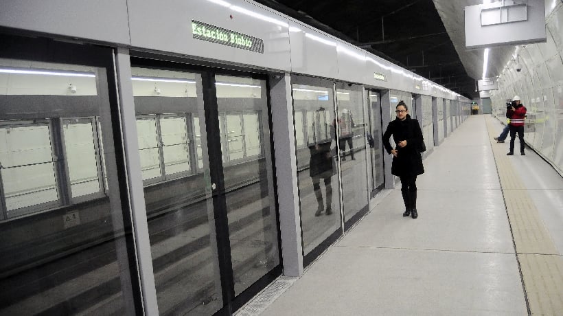 Metro comienza instalación de puertas de andén de L1 Metro comienza instalación de puertas de andén de L1