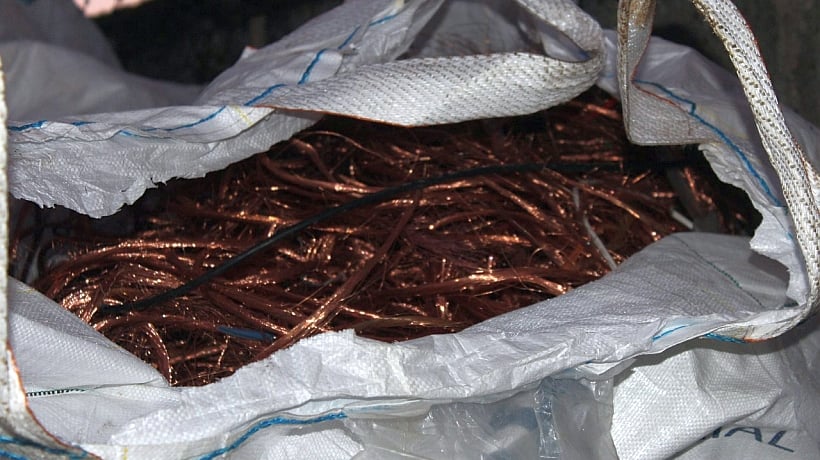 Preso quedó líder de banda dedicada al robo de cables eléctricos en Puerto Montt Preso quedó líder de banda dedicada al robo de cables eléctricos en Puerto Montt