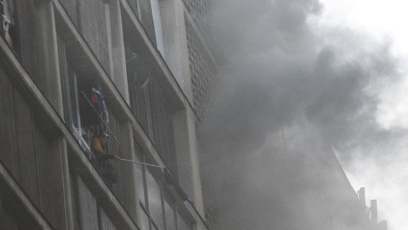 Delegado RM realizó balance de incendio: Apuntó a excines usados de bodega como factor en propagación del fuego Delegado RM realizó balance de incendio: Apuntó a excines usados de bodega como factor en propagación del fuego