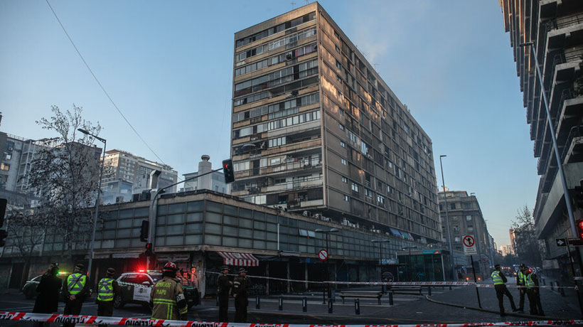 Municipalidad de Santiago iniciará acciones legales por incendio en edificio en el centro Municipalidad de Santiago iniciará acciones legales por incendio en edificio en el centro