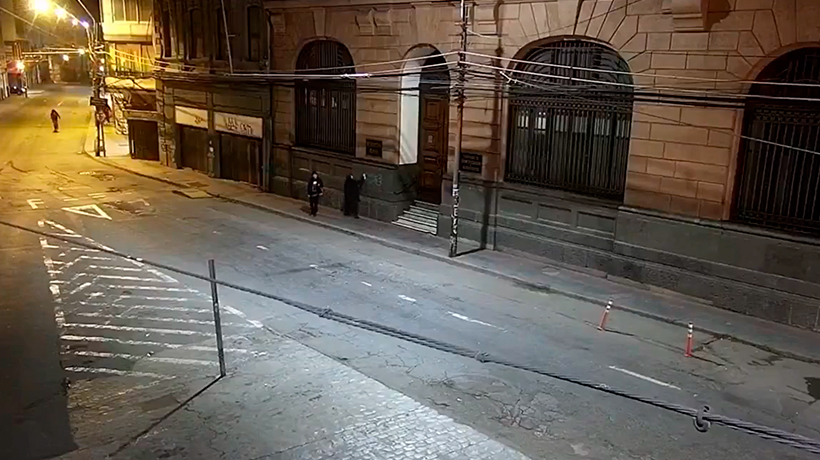 [VIDEO] Alcaldesa Nieto difunde momento exacto en el que fue vandalizado el Registro Civil