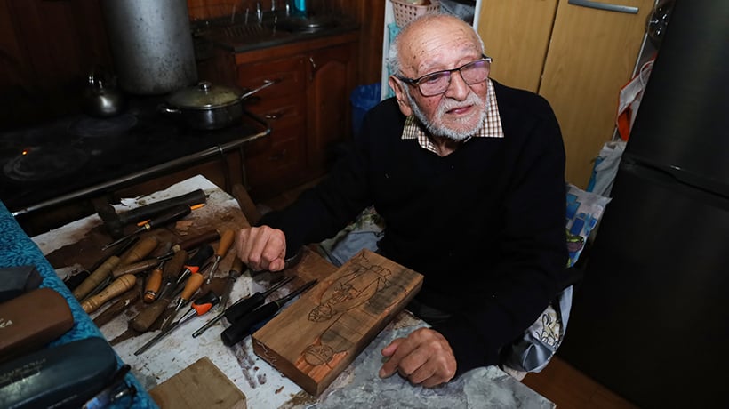 Osorno: tallador riachuelino que creó ajedrez para los reyes de España regresa a la zona a los 90 años Osorno: tallador riachuelino que creó ajedrez para los reyes de España regresa a la zona a los 90 años