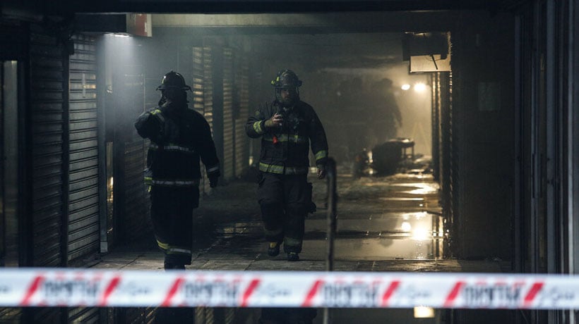 Bomberos logró controlar incendio en el centro de Santiago tras casi 24 horas de combate