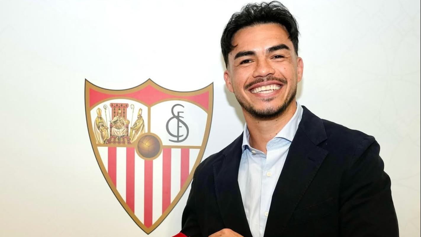Gabriel Suazo ya fue presentado en el Sevilla y trabajará desde el próximo lunes con el equipo Gabriel Suazo ya fue presentado en el Sevilla y trabajará desde el próximo lunes con el equipo