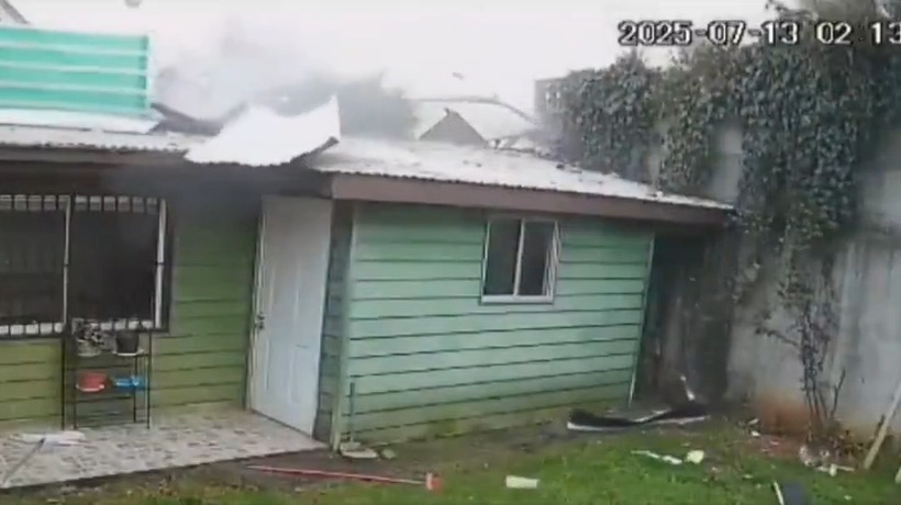 [VIDEO] Cámaras de vigilancia registran momento exacto de la impactante explosión en vivienda de Temuco