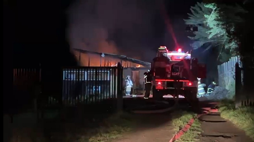 Incendios dejaron a diez afectados y tres casas destruidas en Quinchao y Castro Incendios dejaron a diez afectados y tres casas destruidas en Quinchao y Castro