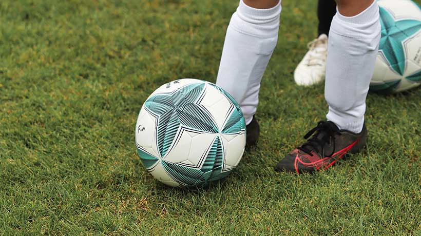 Jugador apuñaló en la espalda a entrenador rival durante partido de fútbol amateur en Quilpué Jugador apuñaló en la espalda a entrenador rival durante partido de fútbol amateur en Quilpué