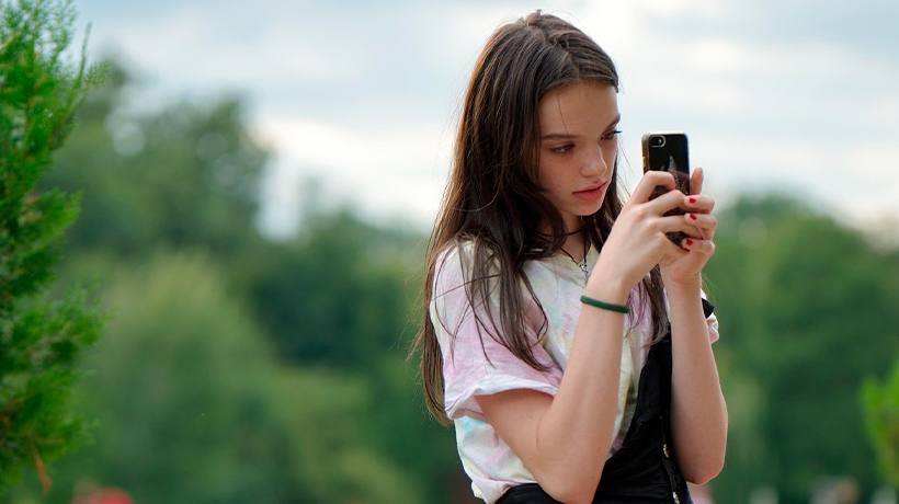 Jóvenes, el nuevo blanco del fraude digital: exceso de confianza y uso de IA los vuelve más vulnerables Jóvenes, el nuevo blanco del fraude digital: exceso de confianza y uso de IA los vuelve más vulnerables