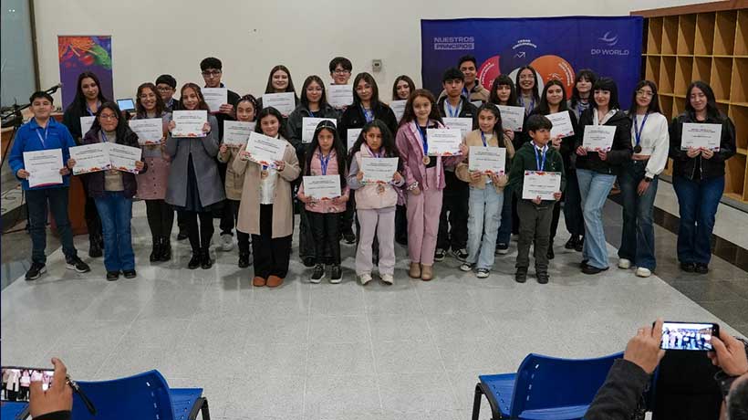 DP World Lirquén premia a 35 estudiantes por excelencia académica DP World Lirquén premia a 35 estudiantes por excelencia académica