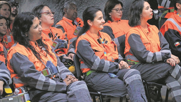Chuquicamata Subterránea alcanzó el 40% de dotación femenina en sus faenas Chuquicamata Subterránea alcanzó el 40% de dotación femenina en sus faenas