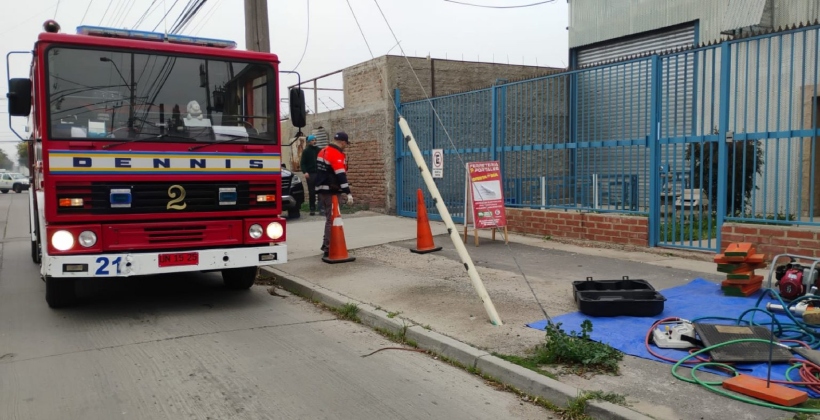 Quillota: trabajador quedó atrapado entre camión y escalera en accidente laboral Quillota: trabajador quedó atrapado entre camión y escalera en accidente laboral