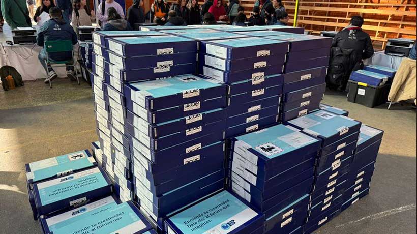 12.000 jóvenes comenzaron a recibir computadores con internet de la Beca TIC en la Región de Valparaíso 12.000 jóvenes comenzaron a recibir computadores con internet de la Beca TIC en la Región de Valparaíso