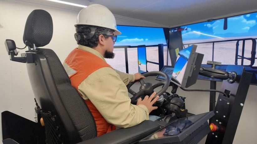 Simulador CAEX llega a faena Nueva Victoria en Pozo Almonte: tecnología de punta para capacitar a trabajadores Simulador CAEX llega a faena Nueva Victoria en Pozo Almonte: tecnología de punta para capacitar a trabajadores