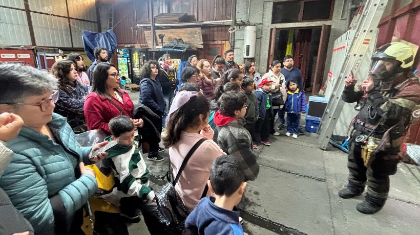 Gestión de Riesgos realizó jornada educativa con niños en la Comandancia de Bomberos de Puerto Montt Gestión de Riesgos realizó jornada educativa con niños en la Comandancia de Bomberos de Puerto Montt
