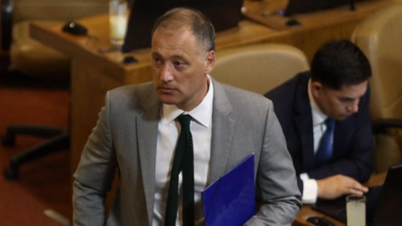 Presidente de la Cámara advierte que voto obligatorio para extranjeros quedará sin multa por falta de respaldo del oficialismo Presidente de la Cámara advierte que voto obligatorio para extranjeros quedará sin multa por falta de respaldo del oficialismo