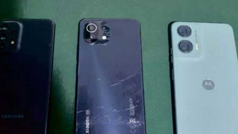 Arrestan a escolares que tenían celulares robados a compañeros en Algarrobo Arrestan a escolares que tenían celulares robados a compañeros en Algarrobo