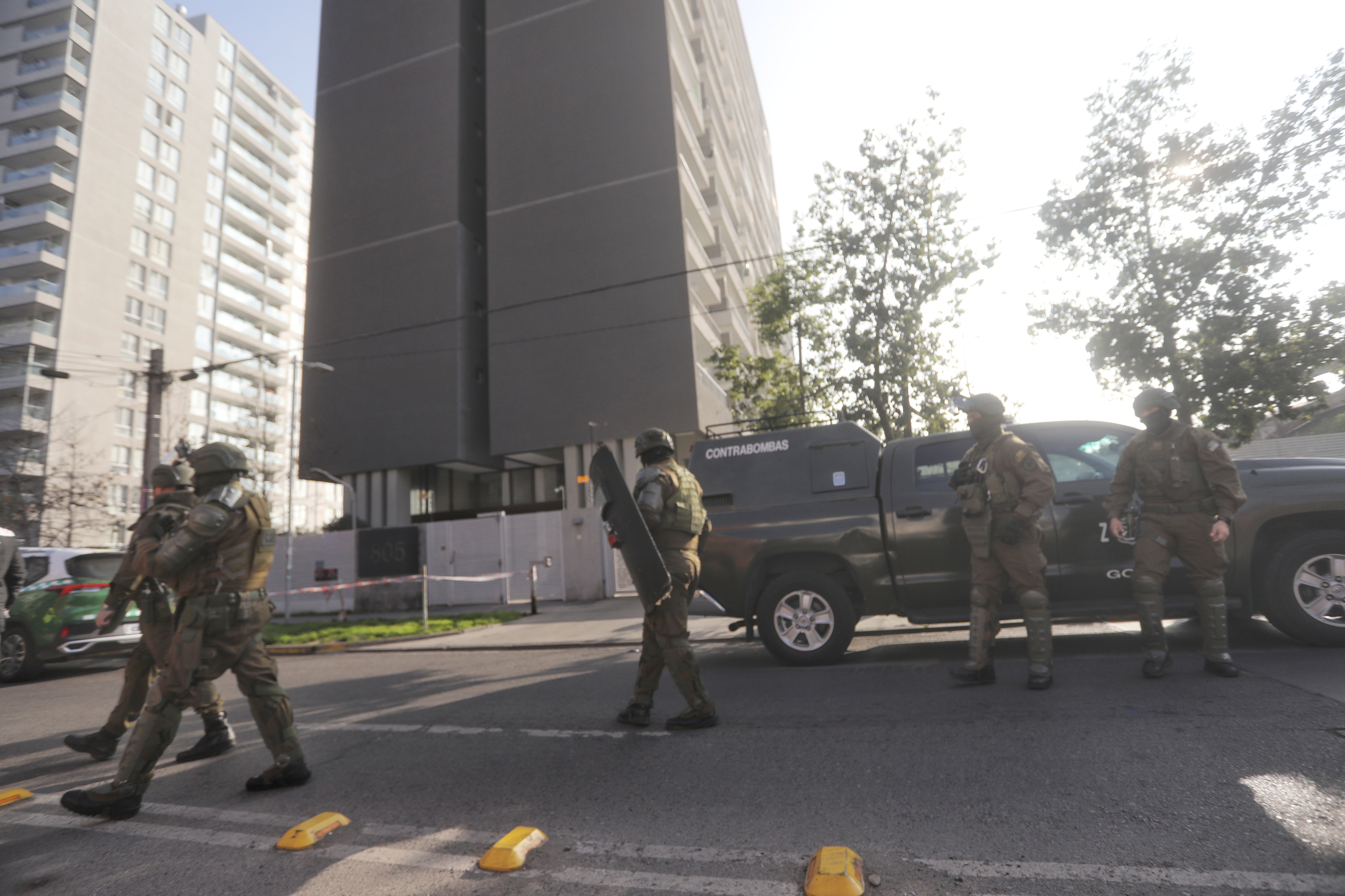 Hombre es detenido tras haberse parapetado en San Miguel Hombre es detenido tras haberse parapetado en San Miguel