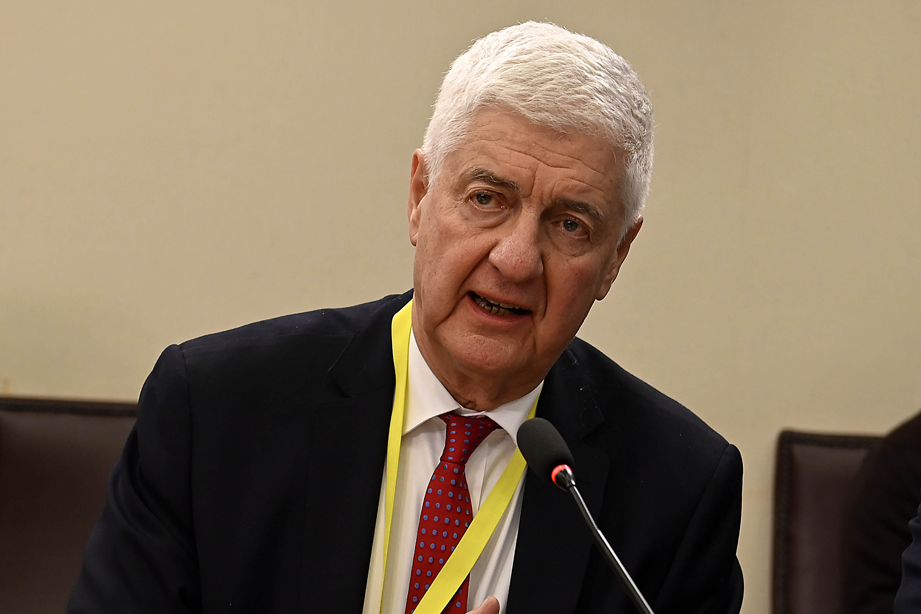 Tras denuncia por no pago de contribuciones: Parlamentarios piden la renuncia del director del SII Tras denuncia por no pago de contribuciones: Parlamentarios piden la renuncia del director del SII