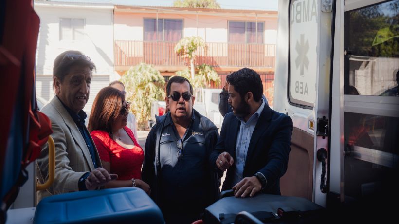 Comuna de Pica recibe dos nuevas ambulancias equipadas con GPS y telefonía satelital