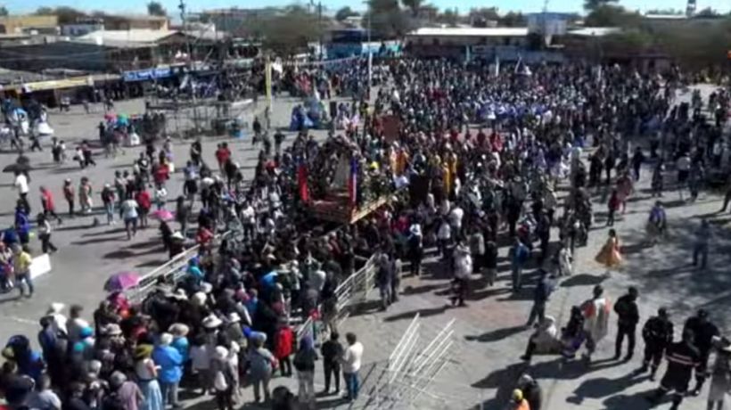 [VIDEO] Realizan procesión y subida de la imagen de la Virgen del Carmen al camarín en La Tirana