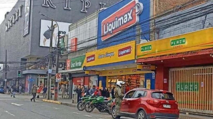 Plan &quot;40 Minutos&quot; deja 33 detenidos y 127 infracciones contra el comercio informal en Chillán