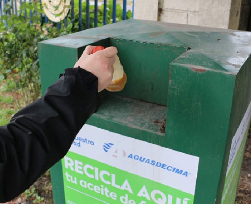 Valoran positiva respuesta de la comunidad valdiviana a la campaña de reciclaje del aceite de uso doméstico Valoran positiva respuesta de la comunidad valdiviana a la campaña de reciclaje del aceite de uso doméstico