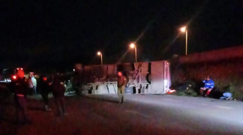 Conductor de bus que volcó en Arauco y dejó un fallecido manejaba bajo influencia de alcohol y cocaína Conductor de bus que volcó en Arauco y dejó un fallecido manejaba bajo influencia de alcohol y cocaína