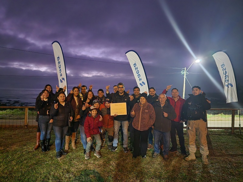 Vecinos de Caleta Huape en Corral cuentan con iluminación gracias al programa “Barrios con Energía” de Saesa
