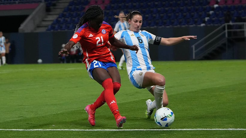 Dura jornada: La iquiqueña Yenny Acuña ingresó y fue expulsada en la derrota por 2-1 de La Roja Femenina ante Argentina