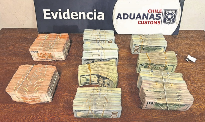 Chofer de bus intentó ingresar US$380 mil y 40 millones de pesos en control Chungará Chofer de bus intentó ingresar US$380 mil y 40 millones de pesos en control Chungará
