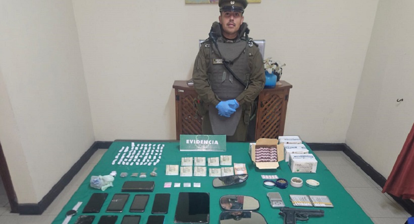 Denuncia al 133 permitió detener a sujeto que exhibía arma y portaba drogas en Arica Denuncia al 133 permitió detener a sujeto que exhibía arma y portaba drogas en Arica