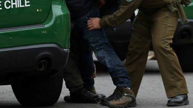 Carabineros arresta a hombre por tener celulares robados en Valparaíso: cuenta con 57 detenciones anteriores Carabineros arresta a hombre por tener celulares robados en Valparaíso: cuenta con 57 detenciones anteriores