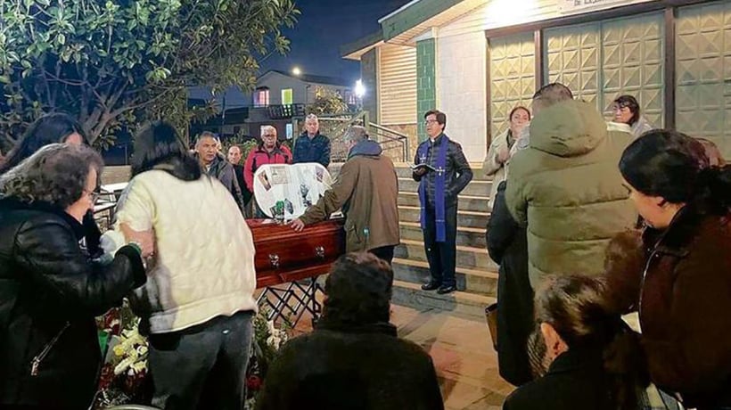 En la calle terminó velorio de vecino por falta de autorización del párroco En la calle terminó velorio de vecino por falta de autorización del párroco