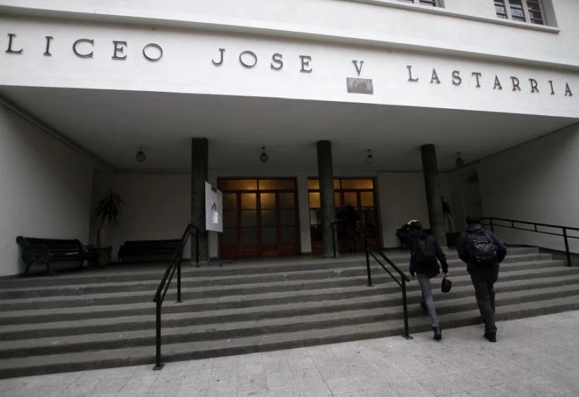 Reportan incidentes a las afueras del Liceo Lastarria