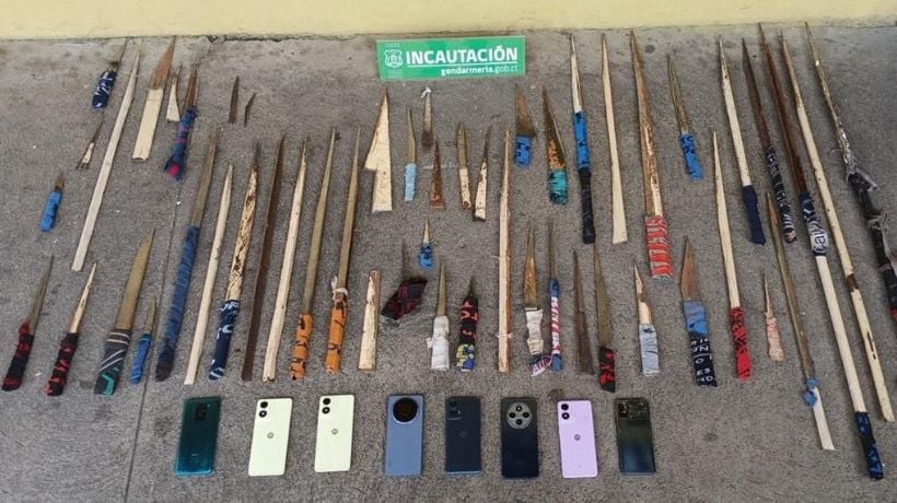 Gendarmería de Los Lagos realiza allanamiento en cárcel de Puerto Montt e incauta masiva de armas blancas, drogas y teléfonos Gendarmería de Los Lagos realiza allanamiento en cárcel de Puerto Montt e incauta masiva de armas blancas, drogas y teléfonos