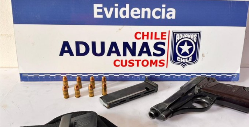 Detienen a policía argentino en Los Libertadores por intentar ingresar un arma sin declarar