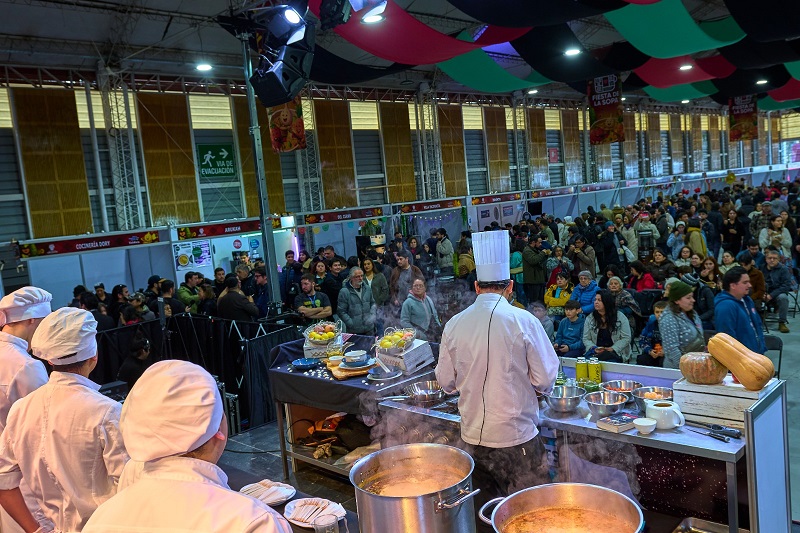 Cerca de 30 mil visitantes asistieron la “Fiesta de la Sopa 2025" en Valdivia Cerca de 30 mil visitantes asistieron la “Fiesta de la Sopa 2025" en Valdivia