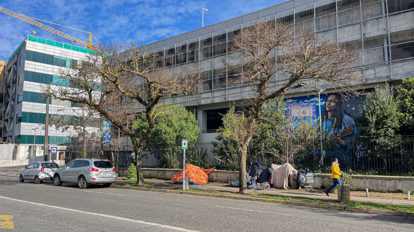 Autoridades de Concepción buscan ayuda para personas que pernoctan alrededor del Hospital Regional Autoridades de Concepción buscan ayuda para personas que pernoctan alrededor del Hospital Regional