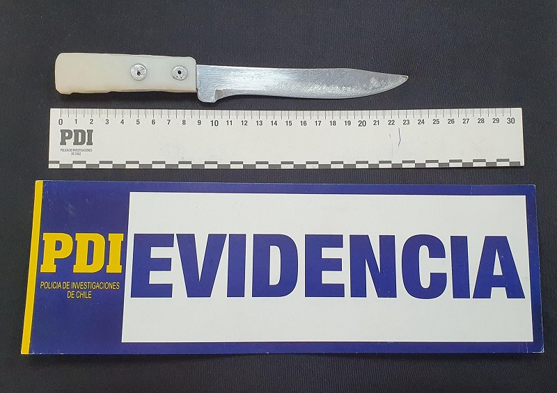 Valdivia: PDI detiene a un menor de 14 años de edad por el porte de un cuchillo Valdivia: PDI detiene a un menor de 14 años de edad por el porte de un cuchillo