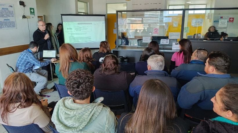 Más de 50 funcionarios del Cesfam de Alerce participaron en capacitación sobre salud prostática Más de 50 funcionarios del Cesfam de Alerce participaron en capacitación sobre salud prostática